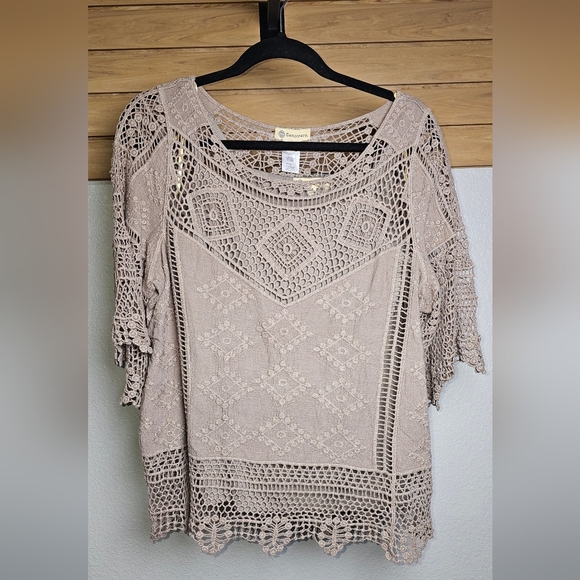 NWT Tan Short Sleeve 100% Cotton Crochet Lace Top with built in neutral cami Med - Picture 2 of 15